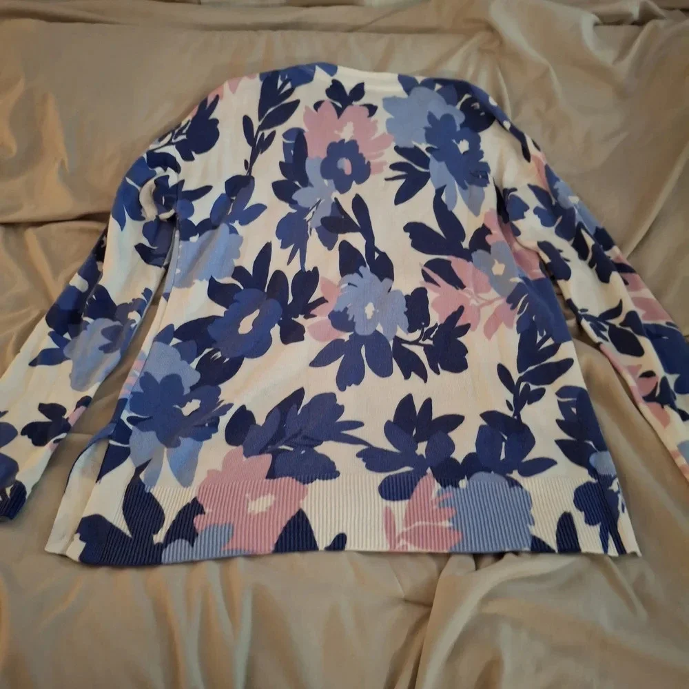 Croft & Barrow Women's Blue and Pink Button Front Floral Cardigan Sweater